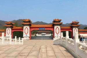 北京市昌平区天寿陵园陵园大门图