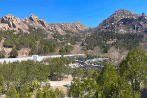 北京市昌平区佛山陵园园区环境图