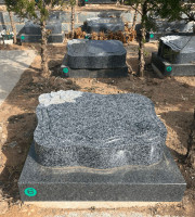 北京市昌平区景仰园传统卧碑树葬墓型2号