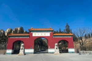 北京市昌平区佛山陵园陵园大门图