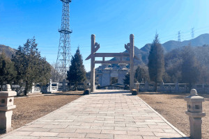 北京市延庆区长城华人怀思堂陵园大门图