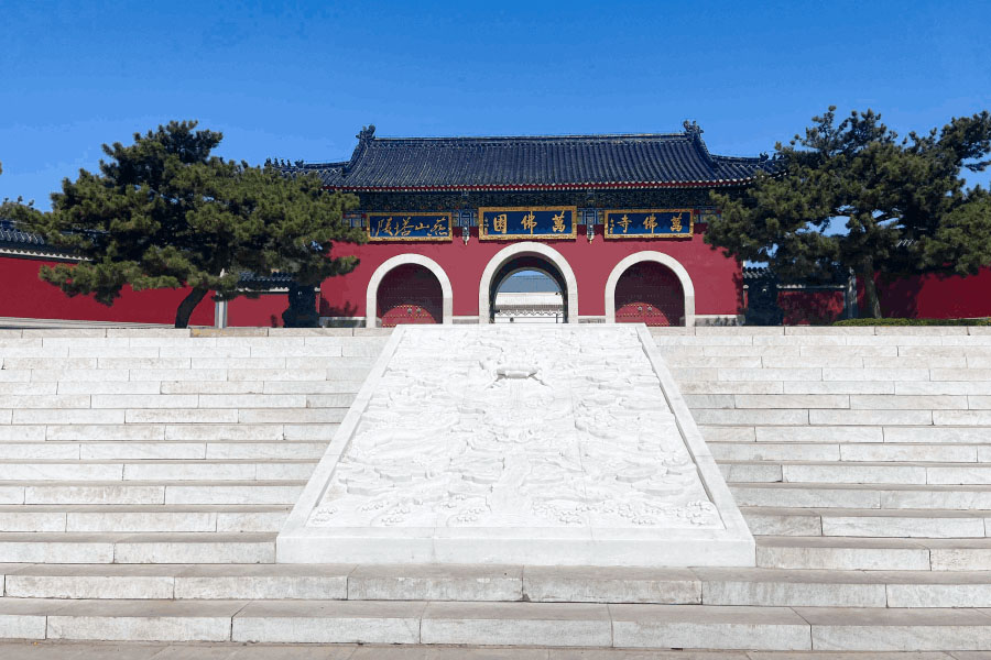 北京周边清东陵万佛园陵园大门图