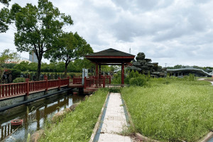 上海市浦东区天逸静园玫瑰园墓区休息亭