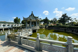 上海市浦东区华南陵园园区湖景图