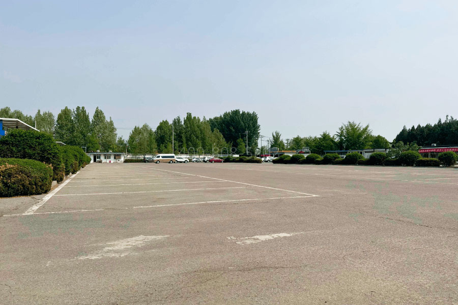 北京市大兴区天堂公墓停车场环境