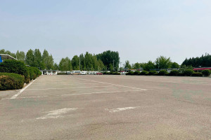 北京市大兴区天堂公墓停车场环境