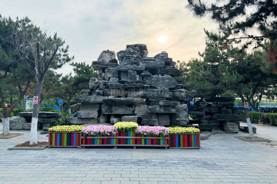 北京市通州区通惠陵园假山景观图