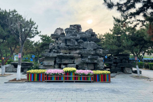 北京市通州区通惠陵园假山景观图