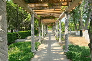 北京市石景山区福田公墓园区长廊图