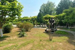 北京市石景山区福田公墓特色雕像图