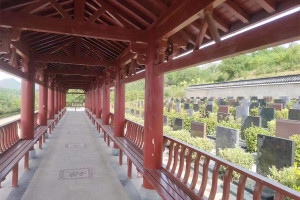 郑州市新密市凤凰山人文纪念园园区长廊图