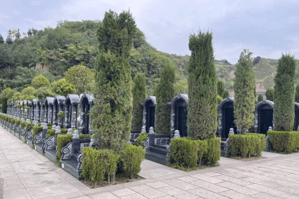 西安市临潼区殡仪馆骨灰堂墓区环境图
