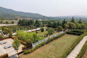郑州市新郑市始祖山陵园园区环境图