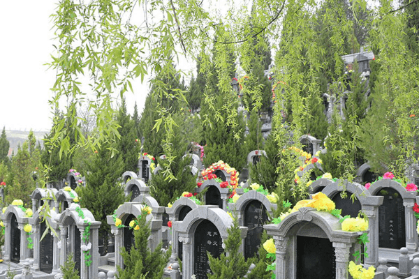 西安市雁塔区南郊骨灰寝园墓区环境图
