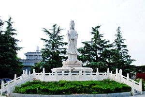 西安市长安区凤栖山墓园南区特色雕像图