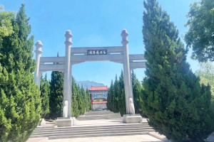 西安市长安区慈恩园公墓大门图
