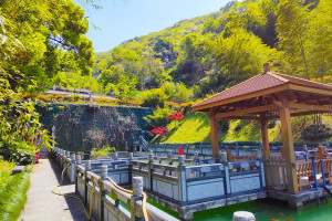 杭州市拱墅区半山公墓园区休息亭