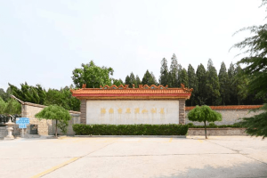济南市历城区玉顶山公墓大门图