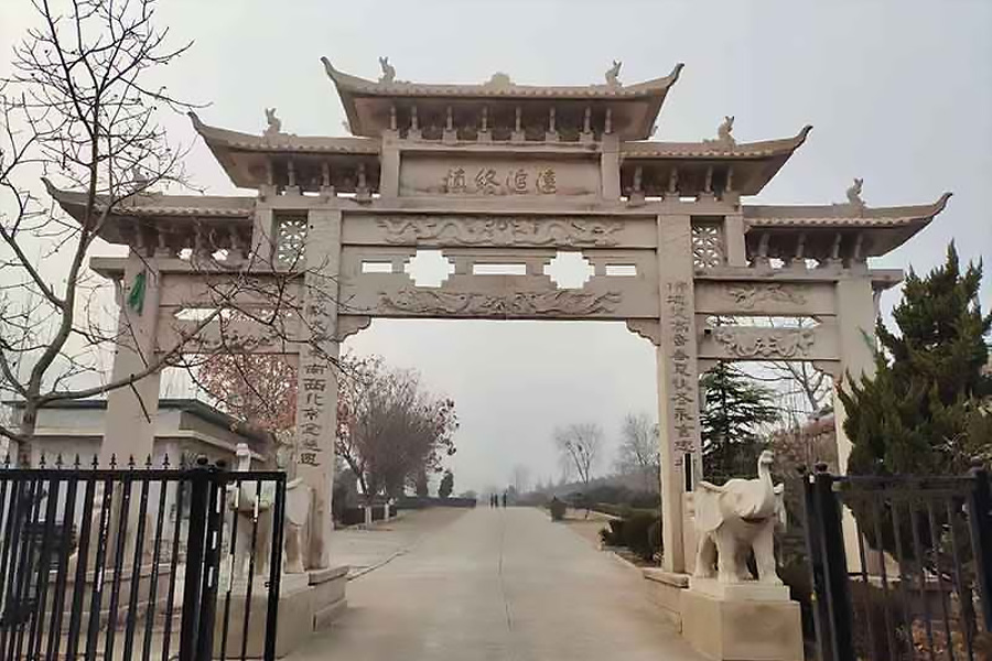 济南市历城区恭德陵园寿南山大门图