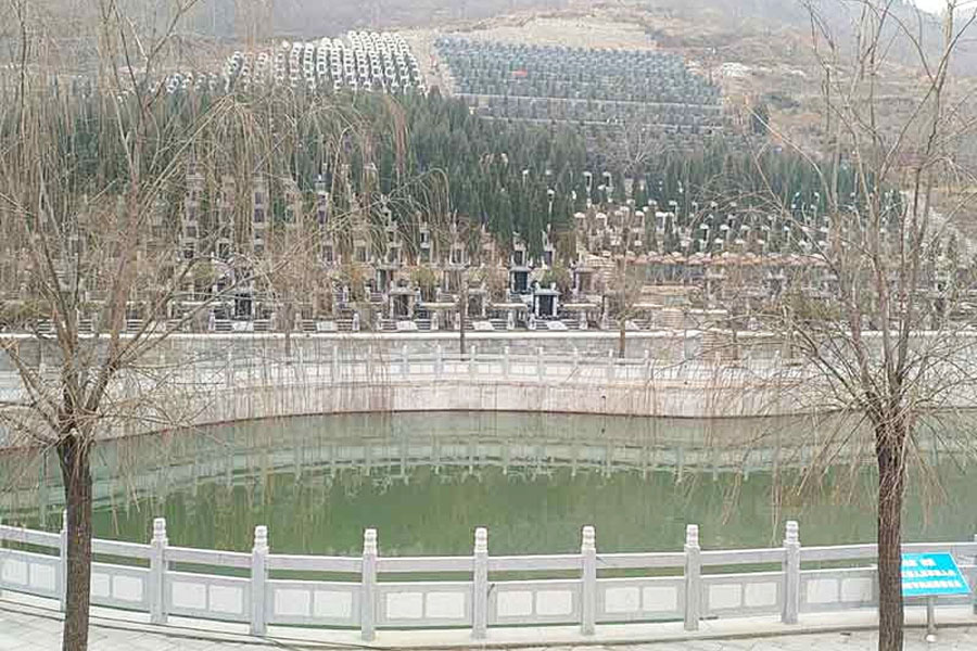 济南市历城区锦云川公墓园区湖景图