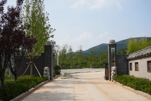 济南市市中区官山陵园大门图