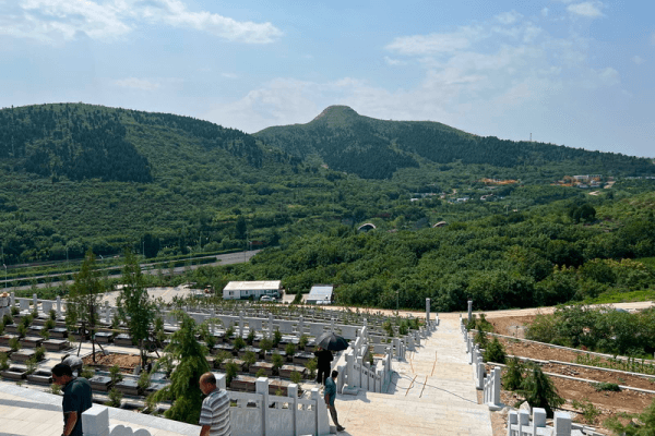 济南市市中区官山陵园墓区环境图