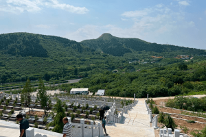 济南市市中区官山陵园墓区环境图