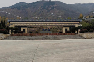 济南市长清区慈航园公墓大门图