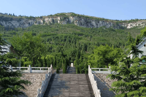 济南市市中区九顶山陵园园区环境图