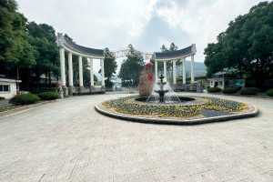 杭州市临平区安贤陵园大门图