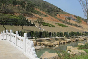 杭州市临平区杭州第三公墓园区湖景图