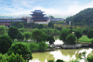杭州市萧山区慈福园公墓园区湖景图