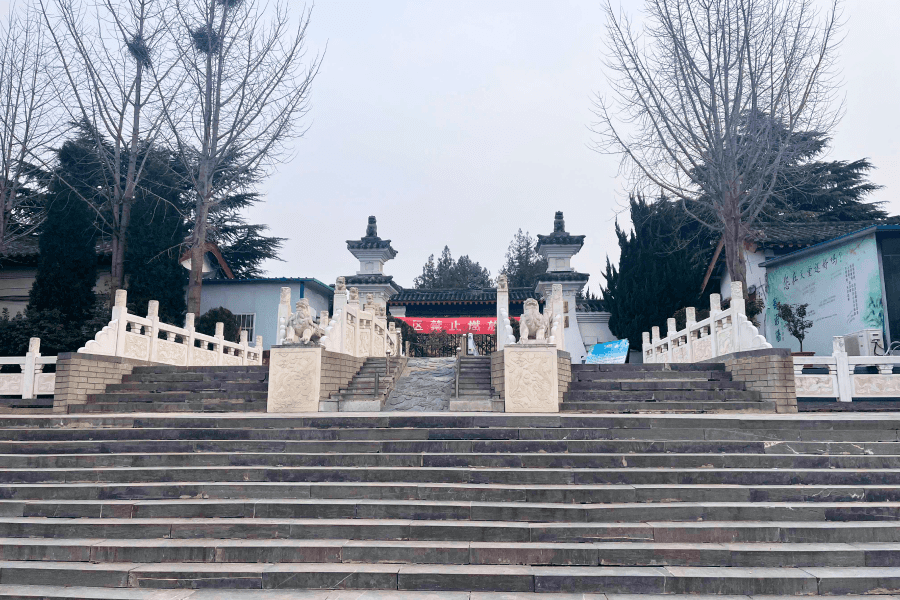 青龙岗纪念园大门图
