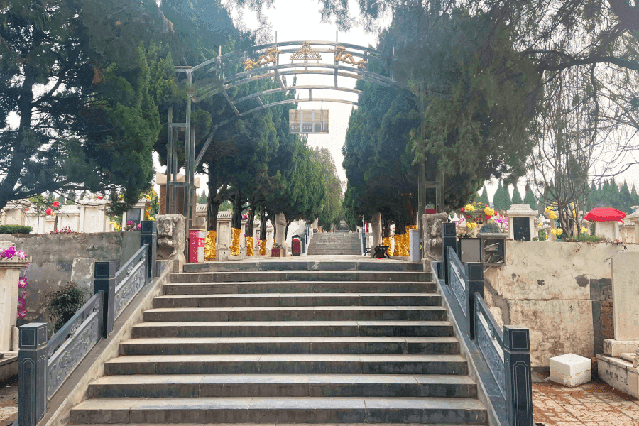 青龙岗纪念园景观图