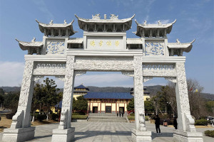 无锡灵山后花园陵园大门图